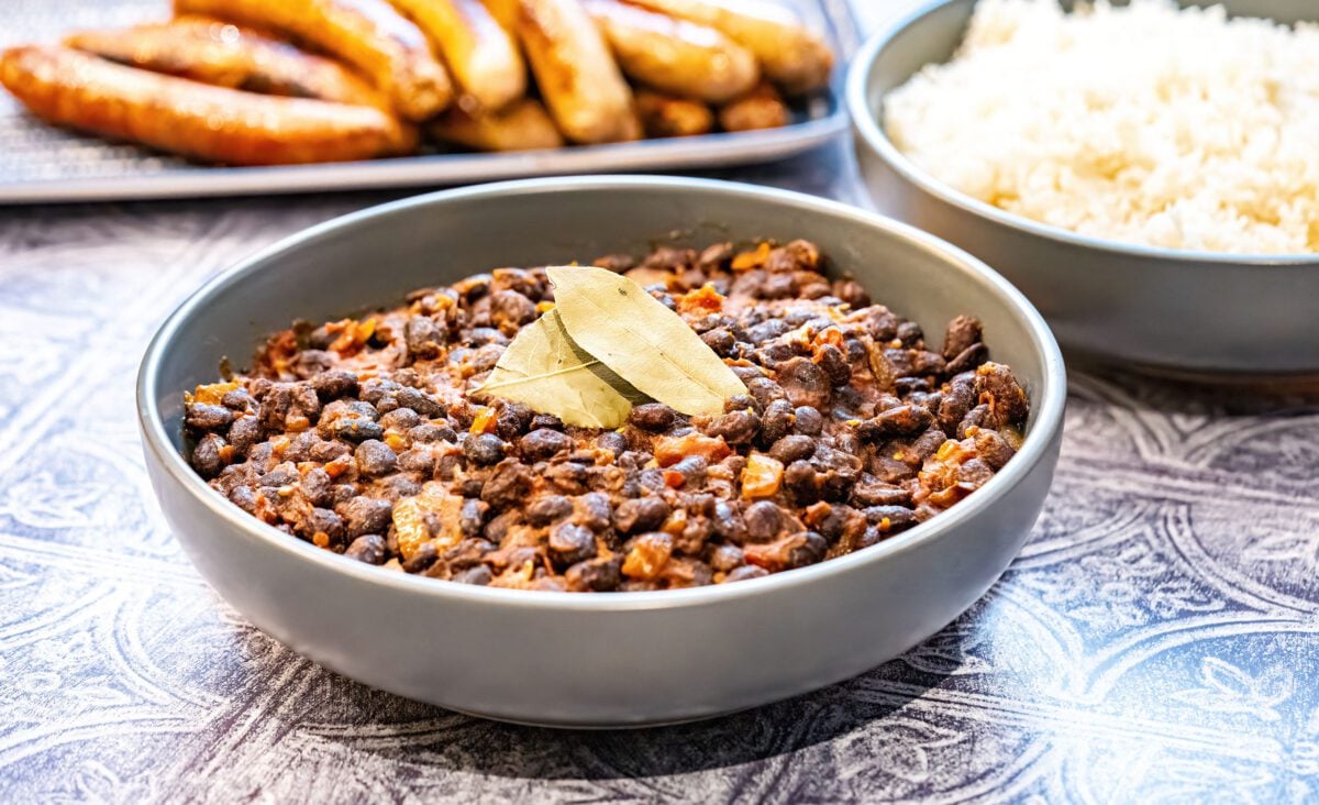 Madesu (Mahalagi) : Recette congolaise de haricots noirs à la sauce tomate