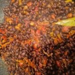 Madesu (Mahalagi) : Recette congolaise de haricots noirs à la sauce tomate : La photo est une représentation de l'étape 5