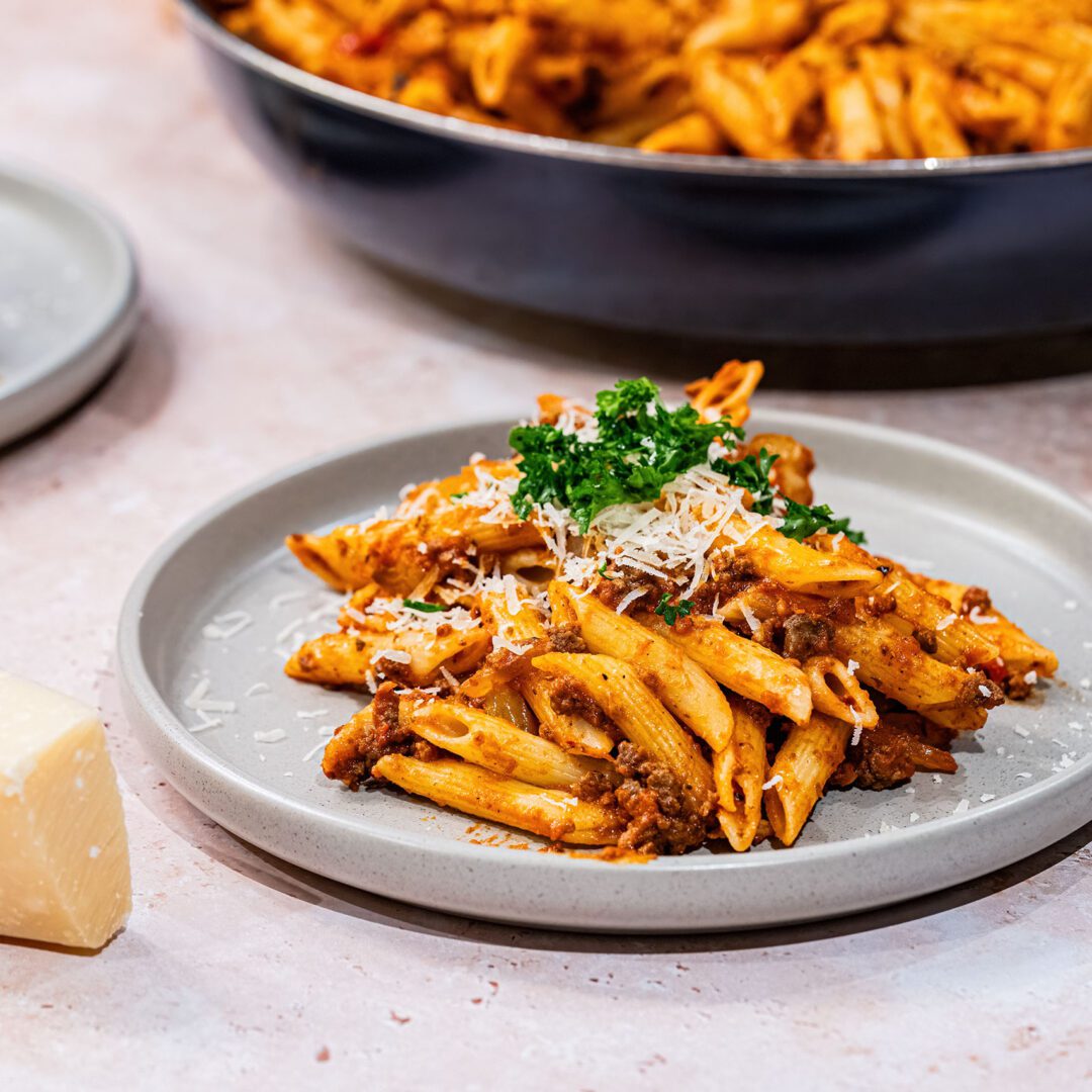 La photo représente la recette : Spicy Beef Penne Rigate with Roasted Vegetables