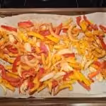 Penne Rigate au bœuf épicé et légumes rôtis : La photo est une représentation de l'étape 1