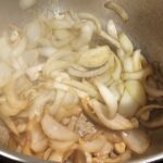 Creamy vegetable and apple soup with maple syrup, ginger, and cumin : La photo est une représentation de l'étape 1