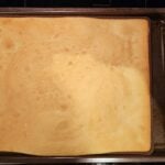 Bûche de Noël roulée cœur caramel beurre salé, mousse de poire et glaçage miroir au caramel : La photo est une représentation de l'étape 5