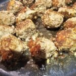 Tagliatelles accompagnées de boulettes de veau aux épices douces et sauce crémeuse au vin blanc : La photo est une représentation de l'étape 2
