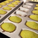 Madeleines au citron et au thé matcha : La photo est une représentation de l'étape 3