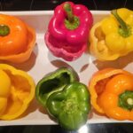 Poivrons farcis au quinoa, chipolatas et patate douce - Recette gourmande : La photo est une représentation de l'étape 1