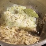 Riz pilaf parfumé à la cardamome : recette facile : La photo est une représentation de l'étape 2