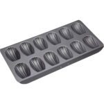 La photo représente l'ustensile : Moule à madeleine