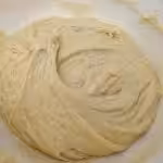 Pouding chômeur québécois authentique : la recette traditionnelle au sirop d’érable : La photo est une représentation de l'étape 3
