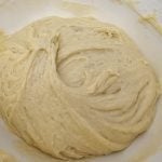 Pouding chômeur québécois authentique : la recette traditionnelle au sirop d’érable : La photo est une représentation de l'étape 3