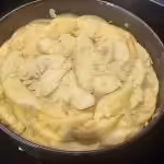 Gâteau aux pommes moelleux au sirop d’érable, amandes et Calvados : La photo est une représentation de l'étape 6