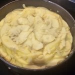 Gâteau aux pommes moelleux au sirop d’érable, amandes et Calvados : La photo est une représentation de l'étape 6