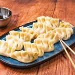 Soupe miso, gyozas maisons et œuf poché : La photo est une représentation de l'étape 1