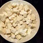 Tofu caramélisé sucré-salé à la sauce hoisin et sirop d’érable : La photo est une représentation de l'étape 1