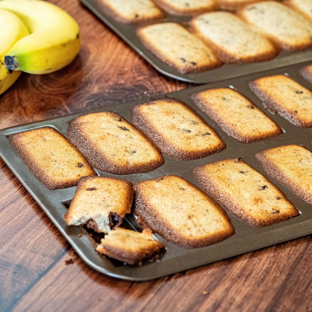 The photo represents the recipe: Banana, Almond and Chocolate Chip Financiers – Soft French Mini Cakes