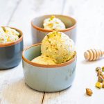 Homemade Sumac, Vanilla, Honey and Pistachio Ice Cream – Churned to Perfection : La photo est une représentation de l'étape 7