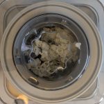 Yogurt Ice Cream with Roasted Rhubarb and Honey (Churned) : La photo est une représentation de l'étape 3