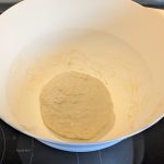 Soft Gouda-Stuffed Buns (Cheesy Bread Rolls) : La photo est une représentation de l'étape 2