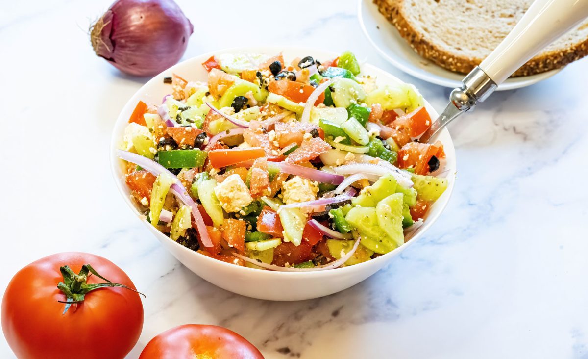 Traditional Greek Salad: Fresh, Colourful and Ready in 15 Min