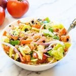Salade grecque traditionnelle : La photo est une représentation de l'étape 3