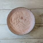 Moist Chocolate Cake with Double Raspberry Cream (Naked Cake Style) : La photo est une représentation de l'étape 7