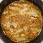 Gâteau renversé aux pêches, cardamome et thym : La photo est une représentation de l'étape 2